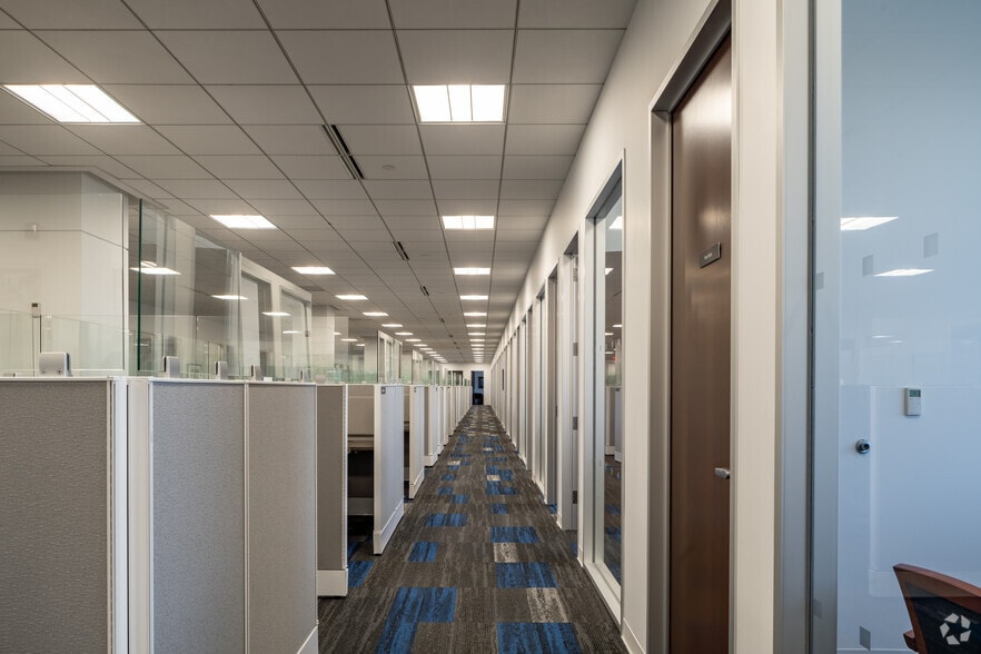 More Photos Of 2600 W Big Beaver Rd, Troy Office For Lease