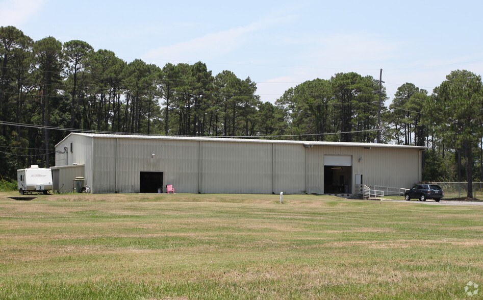 More Photos Of 3070 S 8th St, Fernandina Beach Manufacturing For Lease