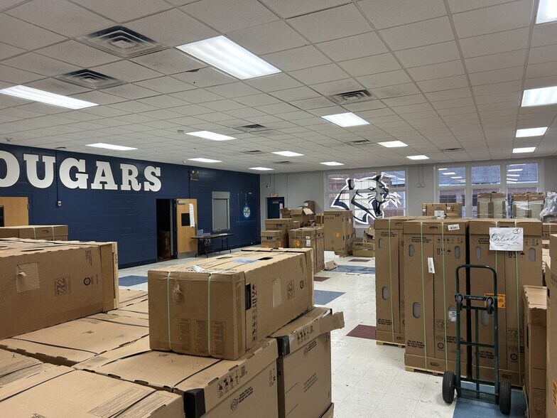 More Photos Of 101 S Prospect St, Crescent City Flex For Sale