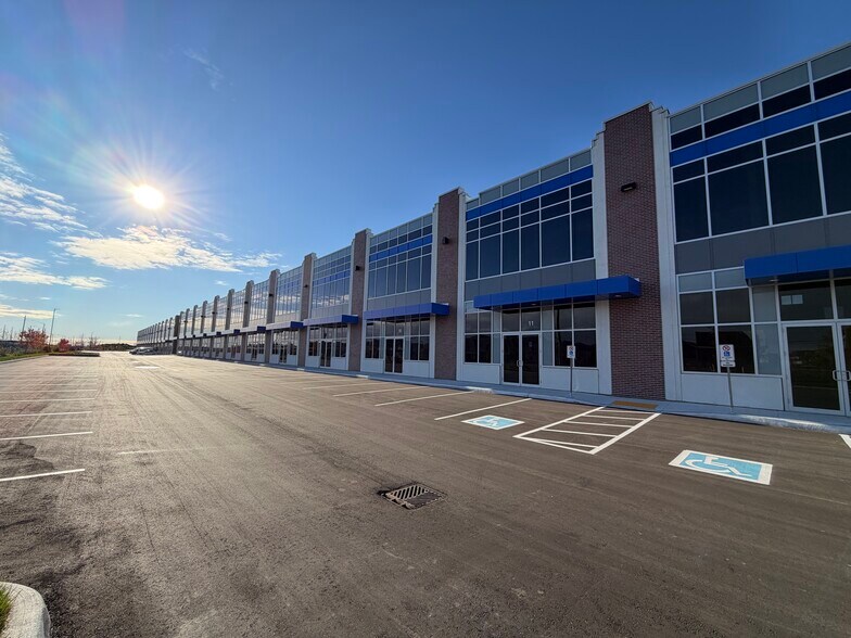 More Photos Of 10910 Dixie Rd, Brampton Warehouse For Lease