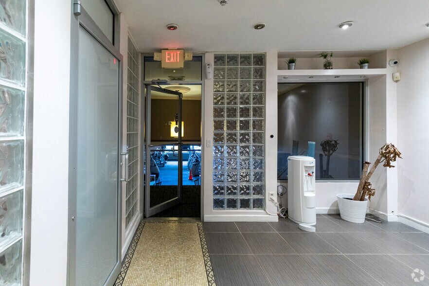 More Photos Of 31-09 Broadway, Astoria Storefront Retail Office For Lease