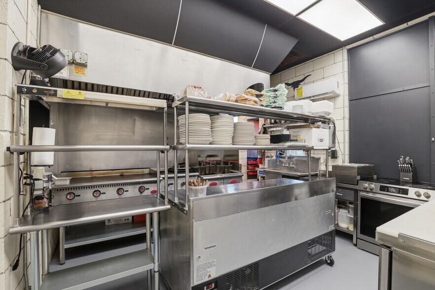 More Photos Of 112 N Chisholm Trl, Dover Restaurant For Sale