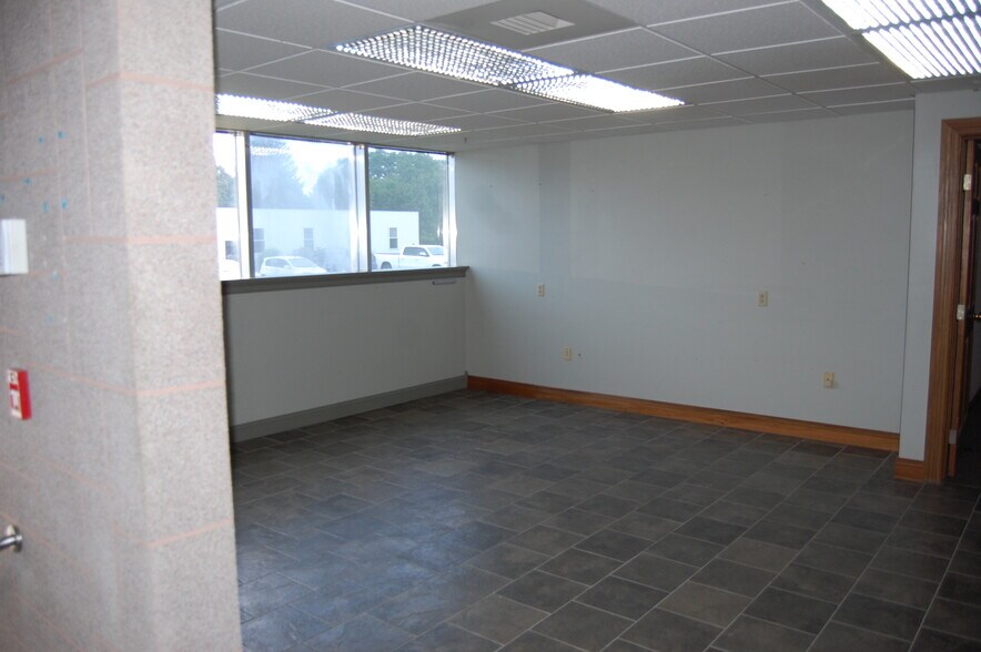 More Photos Of 2636 S Work St, Falconer Manufacturing For Lease