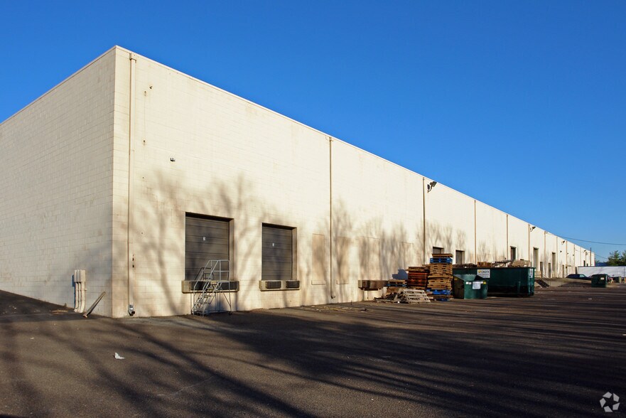 More Photos Of 1065-1085 Thomas Busch Memorial Hwy, Pennsauken Warehouse For Lease