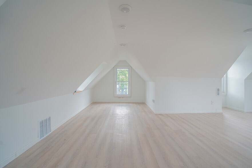 More Photos Of 625 Byberry Rd, Philadelphia Funeral Home For Sale