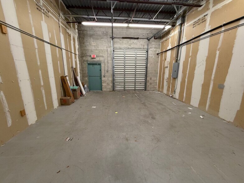 More Photos Of 1095 Jupiter Park Dr, Jupiter Light Manufacturing For Lease