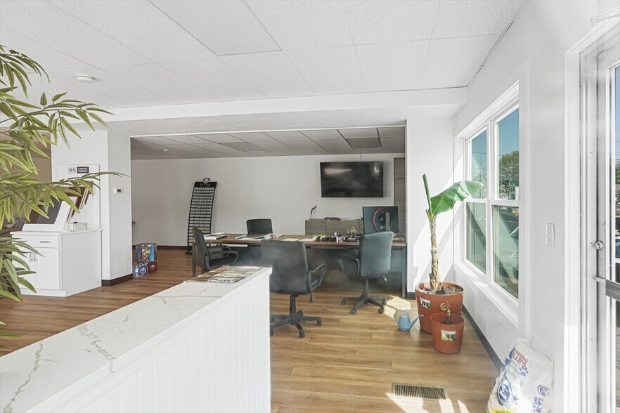 More Photos Of 308 Main St, Oxford Apartments For Sale