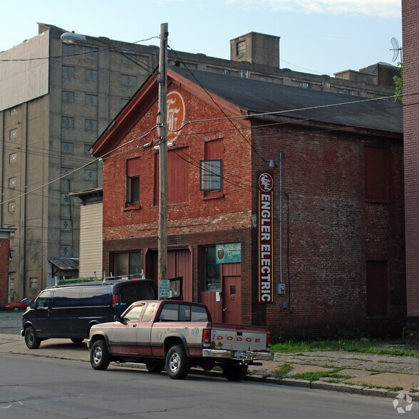 More Photos Of 609 Columbia St, Utica Freestanding For Lease