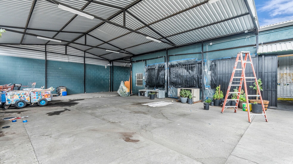 More Photos Of 909 53rd Ave, Oakland Warehouse For Sale