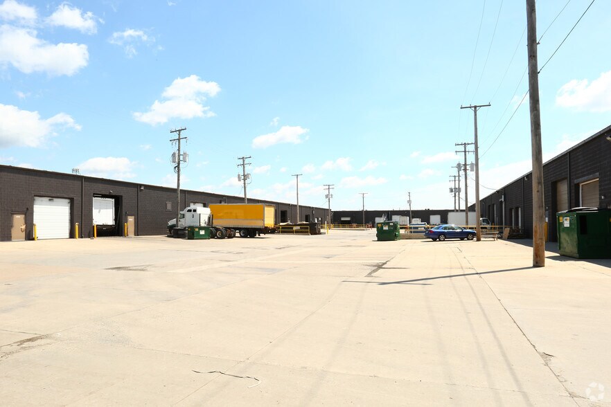 More Photos Of 30932-30976 Industrial Dr, Livonia Warehouse For Lease