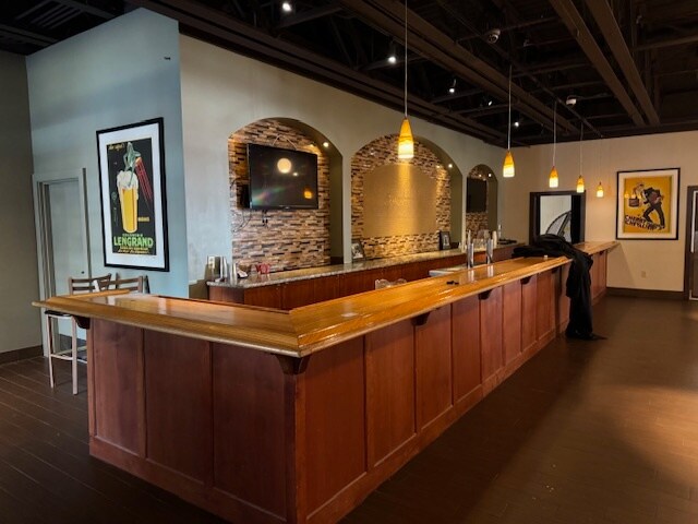 More Photos Of 12031 Lackland Rd, Saint Louis Hotel For Lease