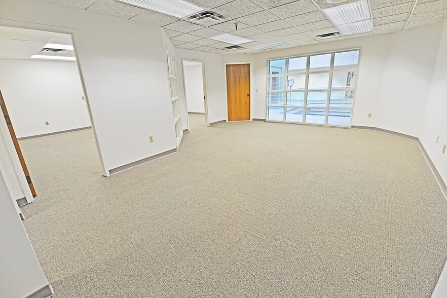 More Photos Of 120 W 7th St, Bloomington Office For Lease