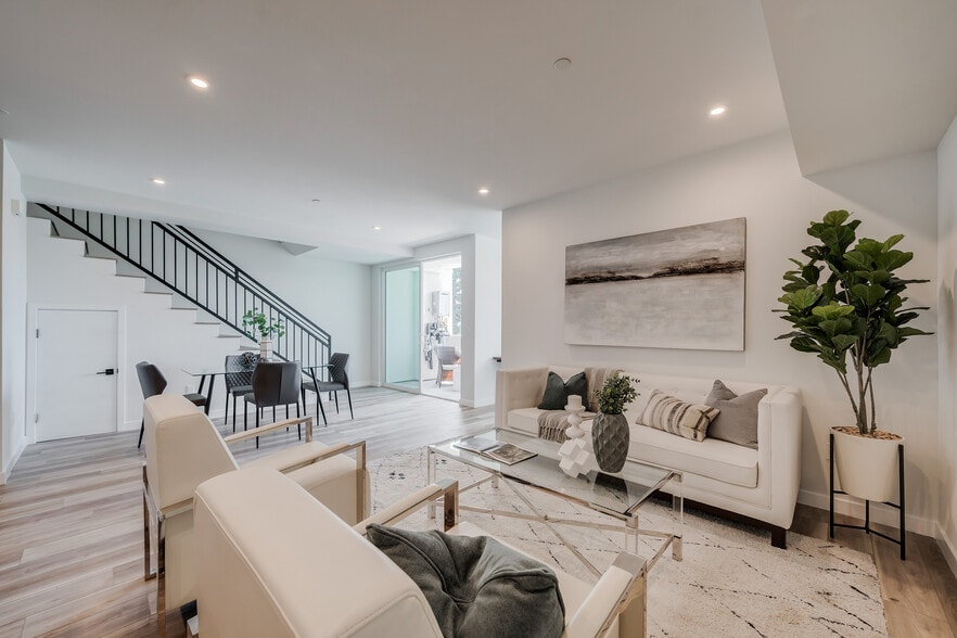 More Photos Of 7018 Alabama Ave, Canoga Park Apartments For Sale