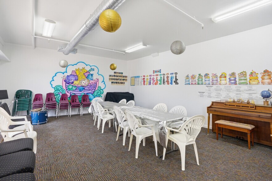 More Photos Of 203-205 W Central Ave, Lompoc Loft Creative Space For Sale
