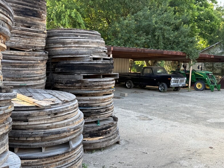 More Photos Of 2954 SE Loop 410, San Antonio Contractor Storage Yard For Sale