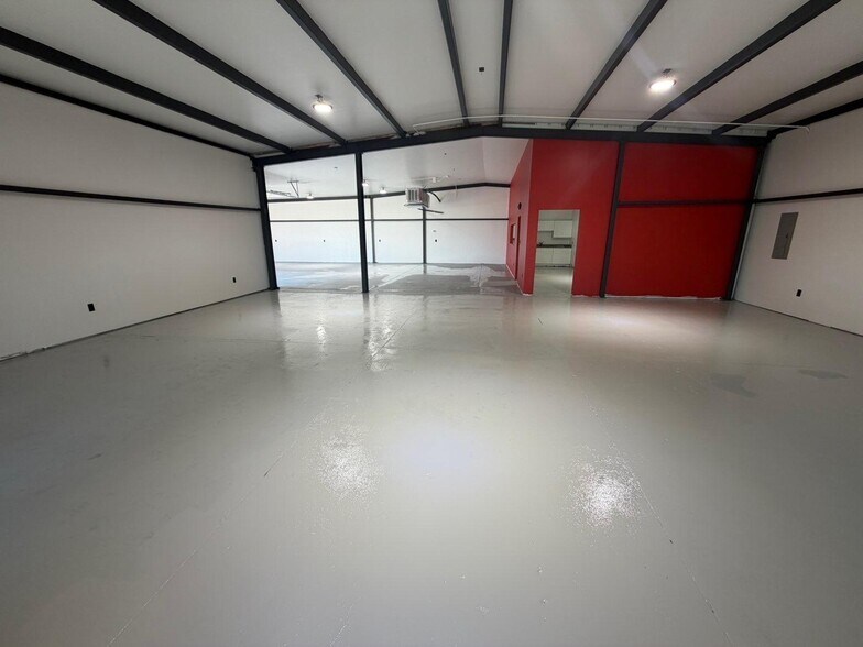 More Photos Of 7808 Depot Ln, Tampa Light Distribution For Lease