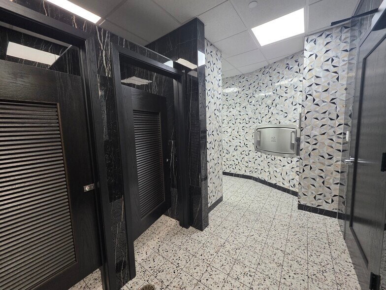 More Photos Of 400 Townline Rd, Hauppauge Office For Lease