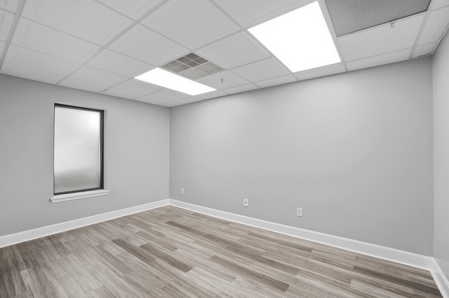 More Photos Of 4753-4759 Cornell Rd, Blue Ash Medical For Sale