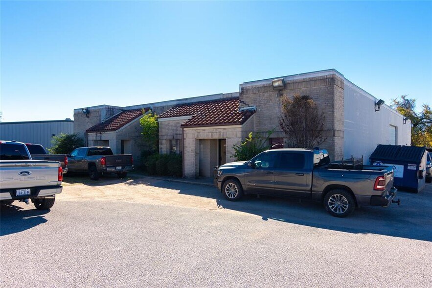 More Photos Of 4909 Commercial Park Dr, Austin Flex For Sale
