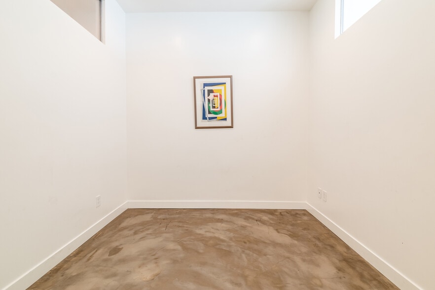 More Photos Of 5655 E Beverly Blvd, Los Angeles General Retail For Lease