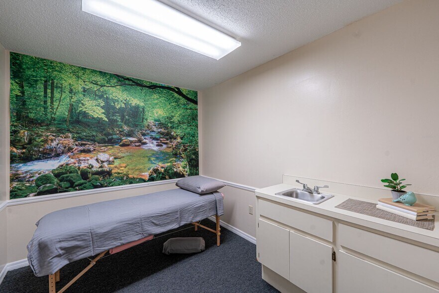 More Photos Of 10245 E Colonial Dr, Orlando Medical For Lease