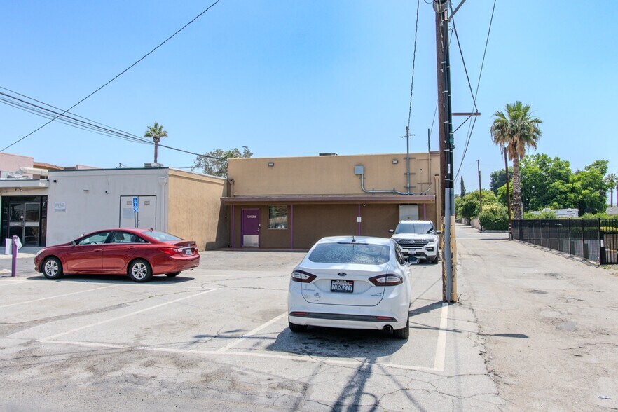 More Photos Of 215 S Citrus Ave, Covina Storefront For Lease