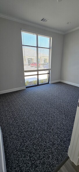 More Photos Of 1630 W Prosper Trl, Prosper Medical For Lease