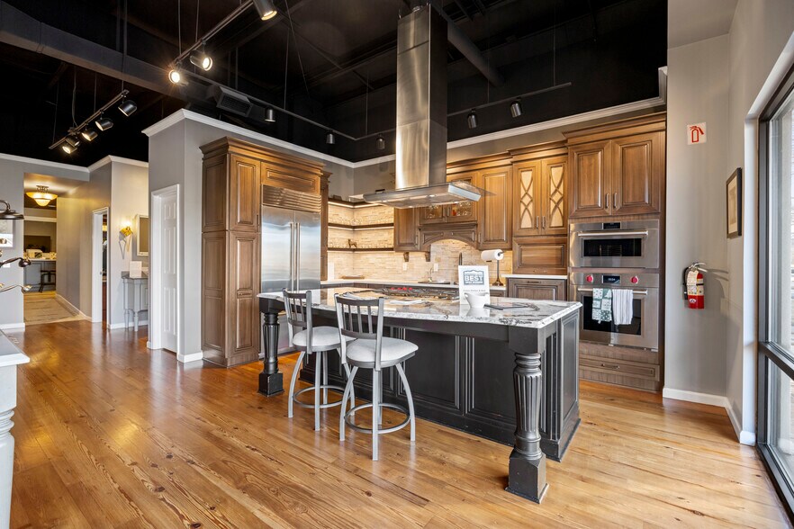 More Photos Of 1930 Deyerle Ave, Harrisonburg Freestanding For Sale