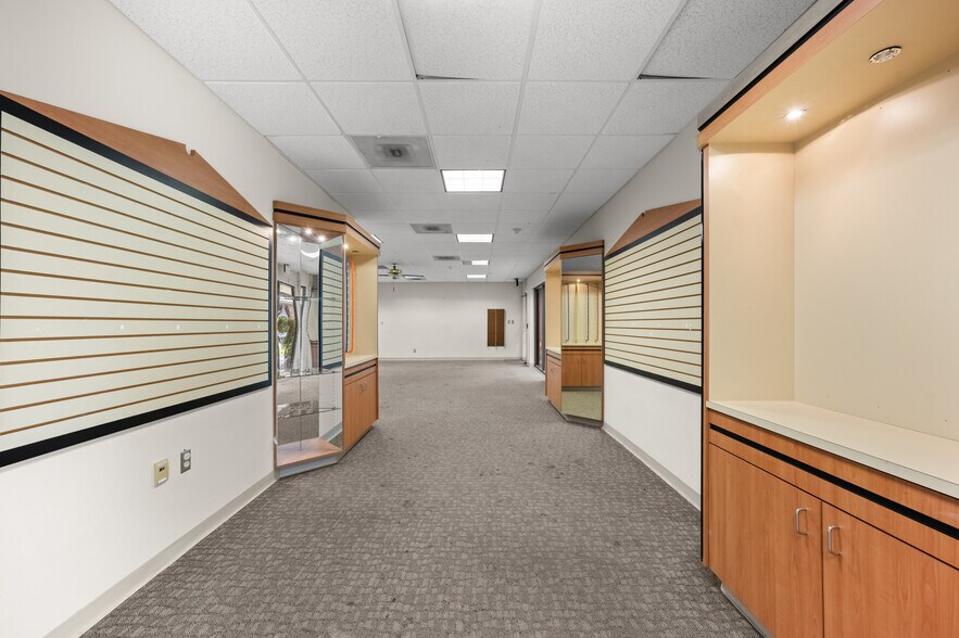 More Photos Of 13414 Medical Complex Dr, Tomball Medical For Sale
