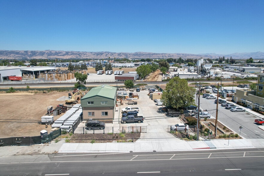 More Photos Of 6620 Monterey Rd, Gilroy Warehouse For Sale