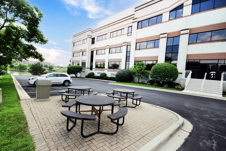 More Photos Of 150 Harvester Dr, Burr Ridge Office For Lease