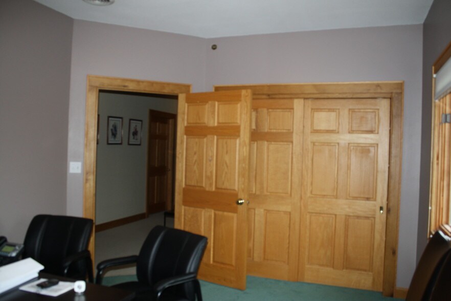 More Photos Of 6110 N Port Washington Rd, Milwaukee Office For Lease