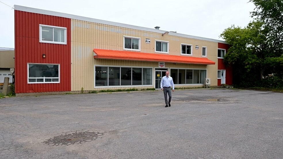 Primary Photo Of 878-880 Rue Principale, Saint-blaise-sur-richelieu Warehouse For Sale