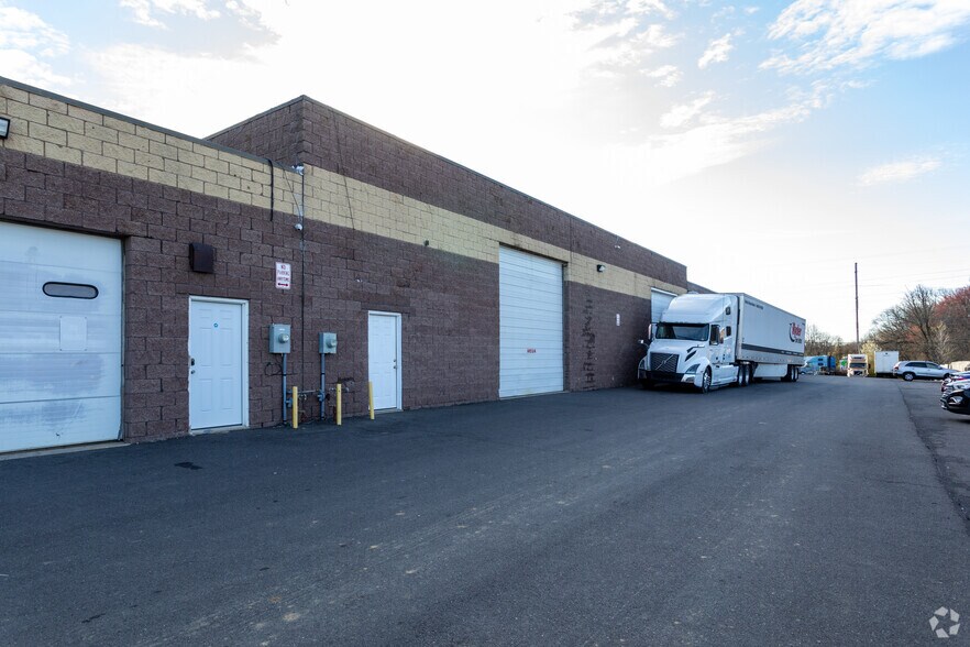More Photos Of 13451 Damar Dr, Philadelphia Warehouse For Lease