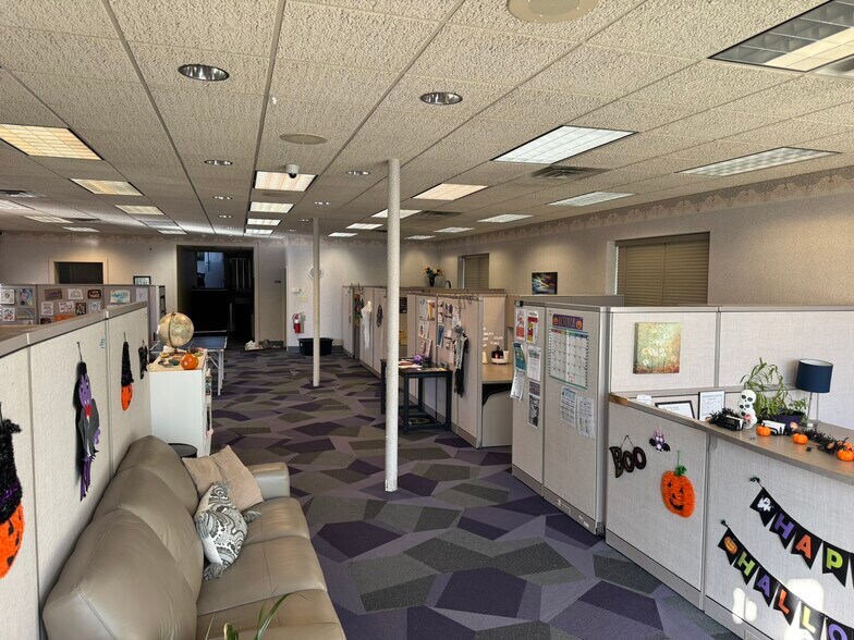 More Photos Of 7100 W Center St, Milwaukee Office For Sale