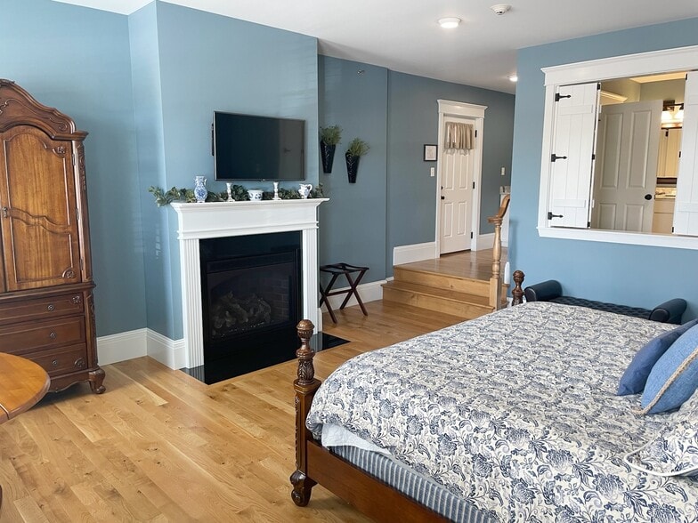 More Photos Of 208-210 Wharf St, Hermann Hospitality For Sale