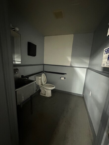 More Photos Of 1875 The Mall, Seaside Service For Lease