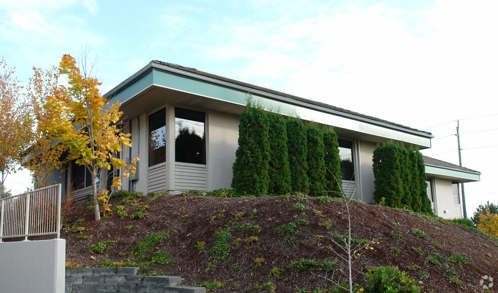 More Photos Of 2102 N Pearl St, Tacoma Unknown For Lease