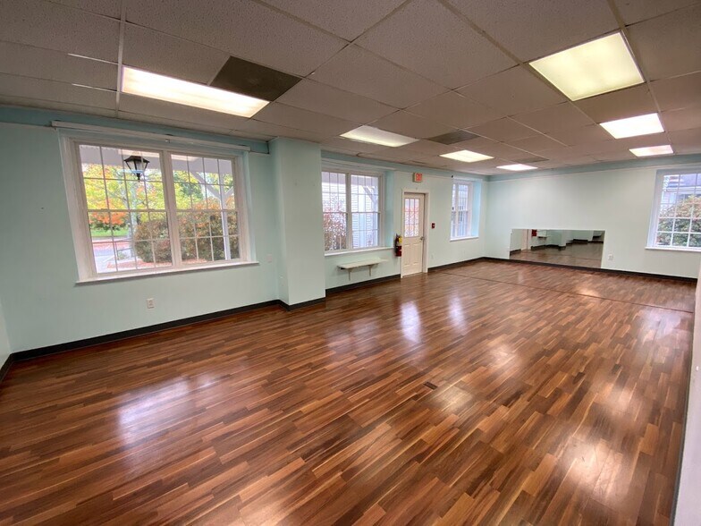 More Photos Of 395 W Avon Rd, Avon Office For Lease