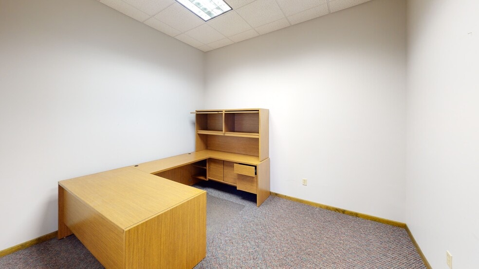 More Photos Of 3225 Southview Dr, Elkhart Medical For Sale