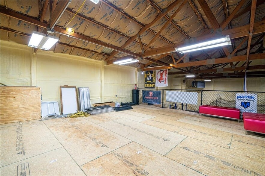 More Photos Of 1704 Center St, Saint Joseph Warehouse For Sale