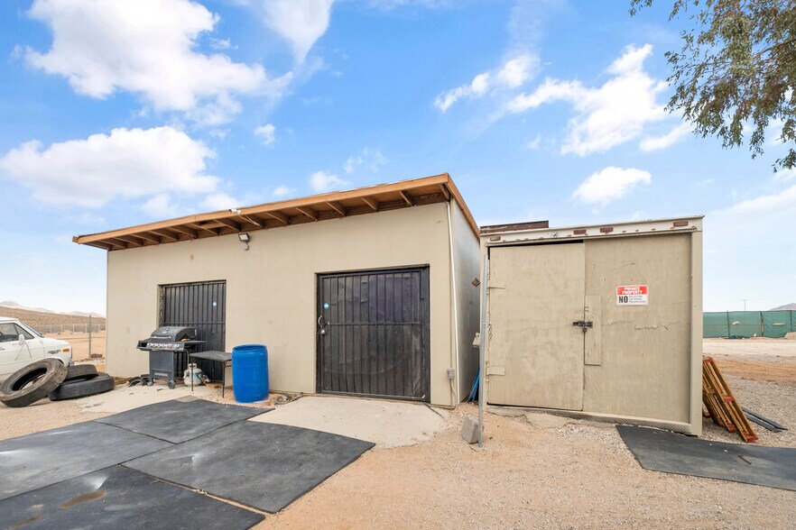 More Photos Of 18142 Navajo Rd, Apple Valley Truck Terminal For Lease