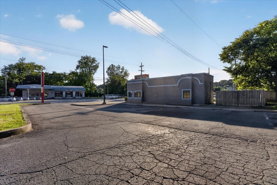 More Photos Of 541 W Dixie Ave, Elizabethtown Freestanding For Sale