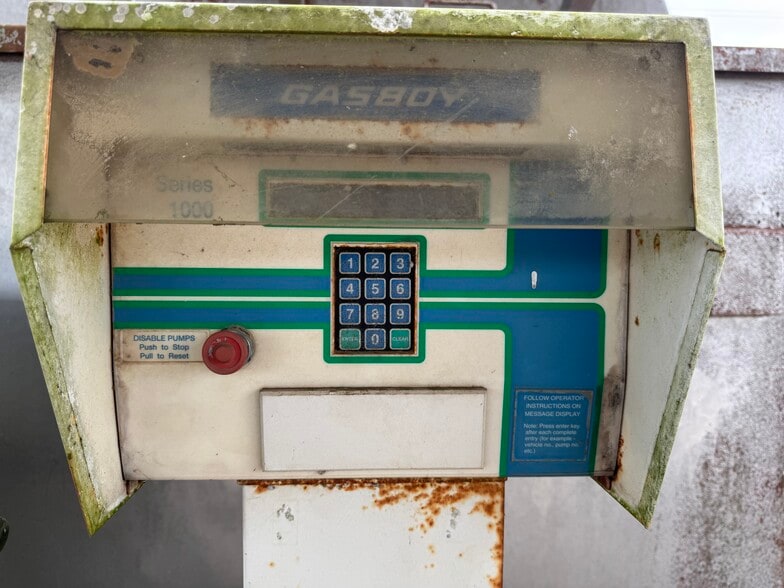 More Photos Of 9182 S US Highway 79, Palestine Service For Sale