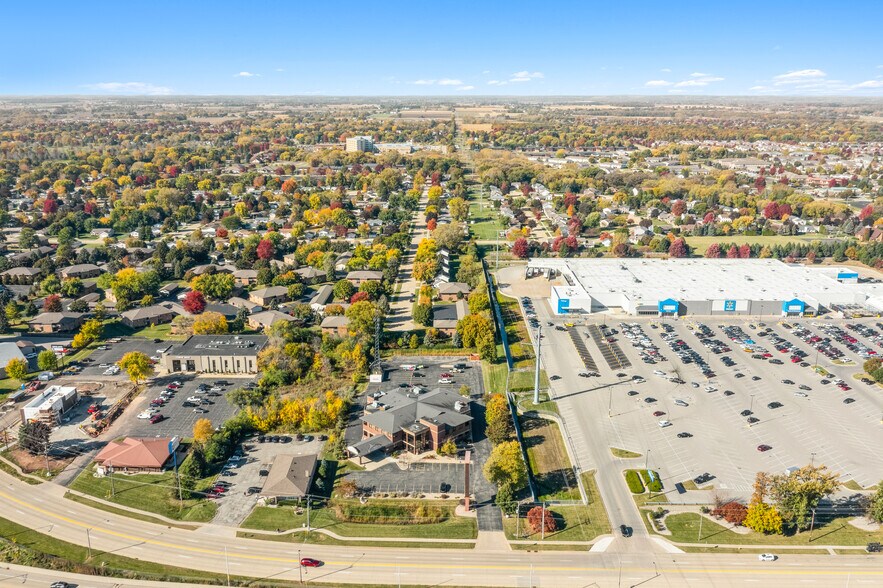 More Photos Of 491 S Washburn St, Oshkosh Office For Sale