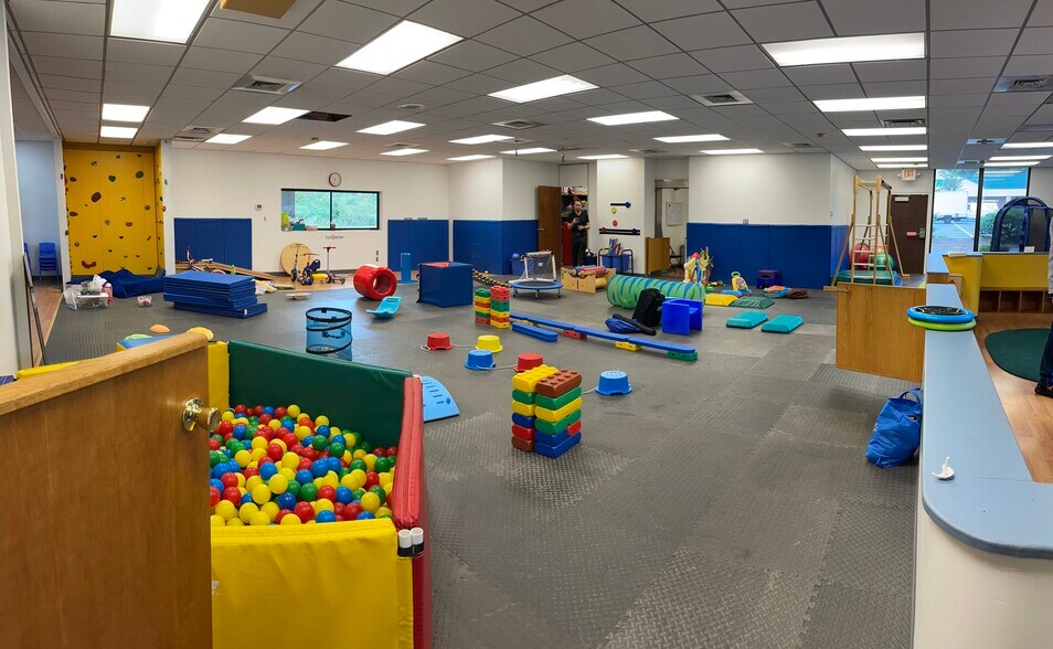 More Photos Of 4437 Route 27, Princeton Supermarket For Lease