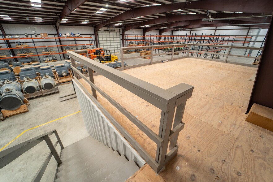 More Photos Of 236 Industrial Park Dr, Victoria Warehouse For Lease