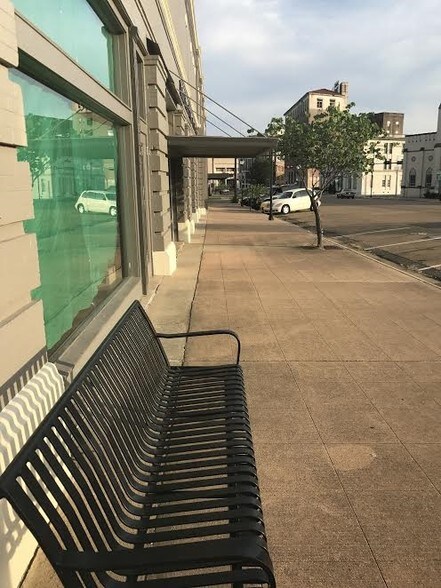 More Photos Of 406 N State Line Ave, Texarkana Storefront Retail Residential For Lease