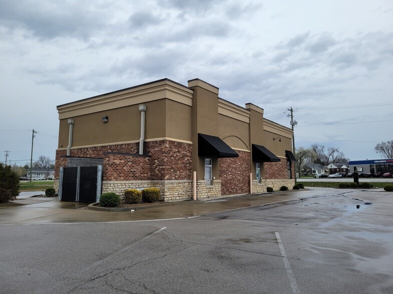 More Photos Of 1495 E 10th St, Jeffersonville Drugstore For Lease