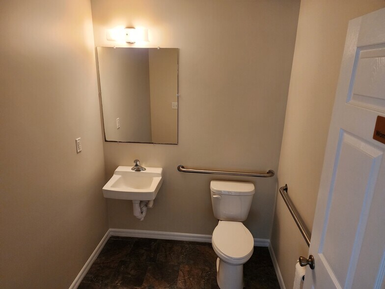 More Photos Of 460 NW Concourse Pl, Port Saint Lucie Light Manufacturing For Lease